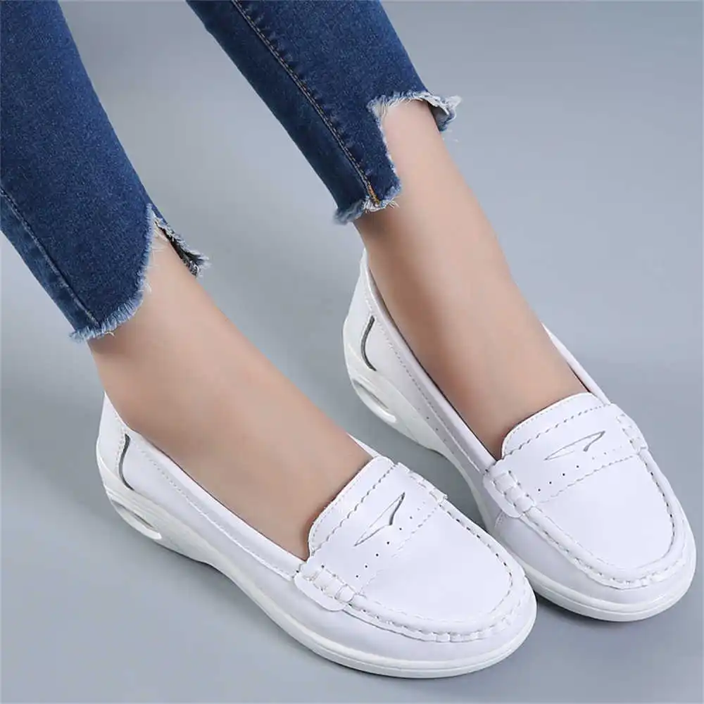 Thick Sole Slipon White Traine - Badminton Vietnam ulasan dan harga
