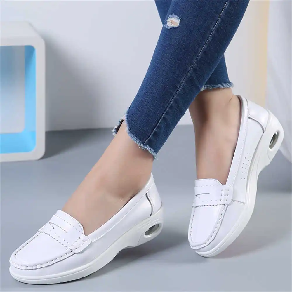 Thick Sole Slipon White Traine - Badminton Vietnam ulasan dan harga